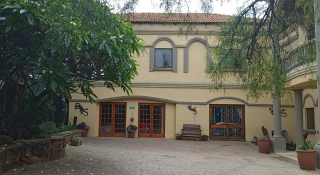 Aloha Menlyn Lodge Ensuite Rooms with shower all with own entrance and unlimited free WiFi, Забронировать Отель СПА-отели Tshwane, SPA-услуги