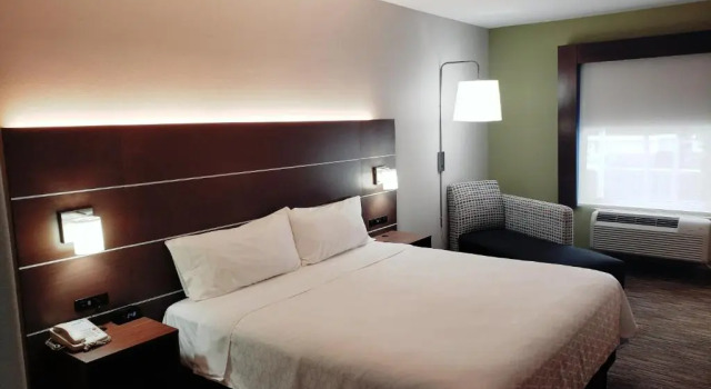 Номер Standard Holiday Inn Express Hotel and Suites Weslaco by IHG