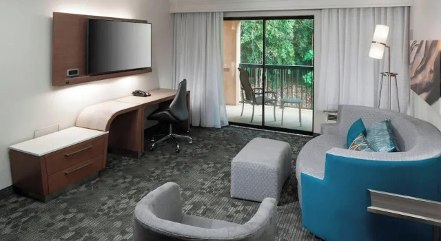 Двухместный люкс с балконом Courtyard Tuscaloosa
