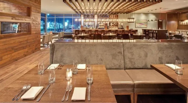 Номер Superior Crowne Plaza Hotel Glen Ellyn/Lombard by IHG