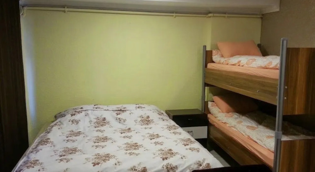 Кровать в общем номере с видом на реку Bulvar Hostel