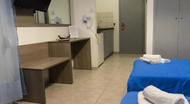 Трёхместный номер Standard с балконом Polykratis Rooms