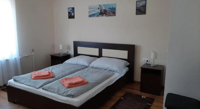 Pelso Apartmanház, Book Lejlighed Hoteller i Western Transdanubia med parkering, Parkering