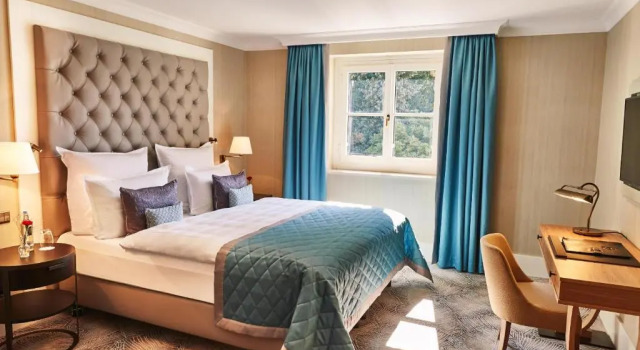Люкс с видом на реку Steigenberger ICON Grandhotel & Spa Petersberg