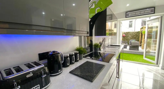 New…The Hottub House Blackpool Pleasure Beach, Boek Hotel Hotels in Merseyside met zwembad, Zwembad