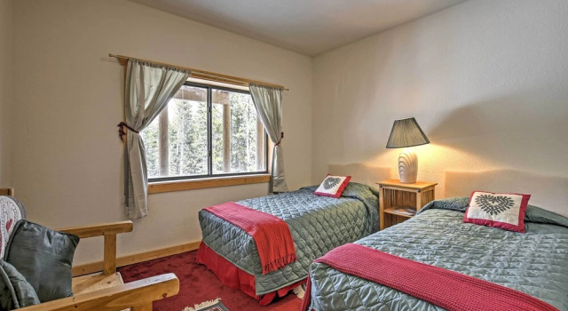 Expansive Alma Cabin w/ Hot Tub & Mountain Views!