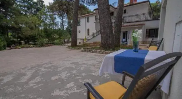 Villa Glencoe - Suite 8, Забронировать Вилла Отели Мали-Лошиня с парковкой, рядом с Автобусный вокзал Mali Losinj, Парковка