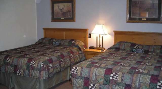 Четырёхместный номер Standard Falls Motel