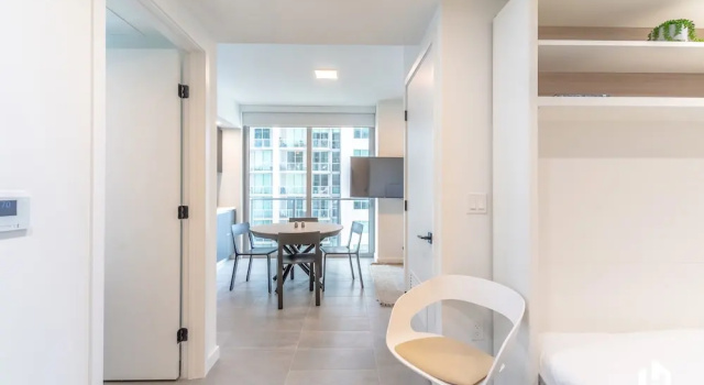 Студия с балконом и с частичным видом на океан Downtown Miami Condos by Lua Host