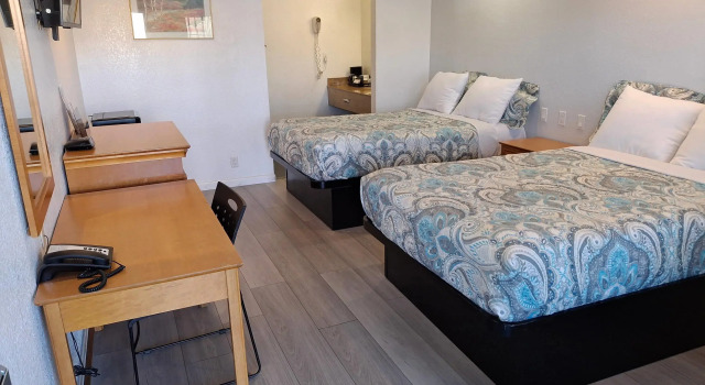 Четырёхместный номер Standard Rodeway Inn Alameda-Oakland