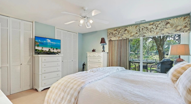 67 Fairway Lane 2 BR Sea Pines, Забронировать Отель Хилтон-Хед-Айленд Lowcountry, рядом с Поля для гольфа Heron Point and Ocean Course