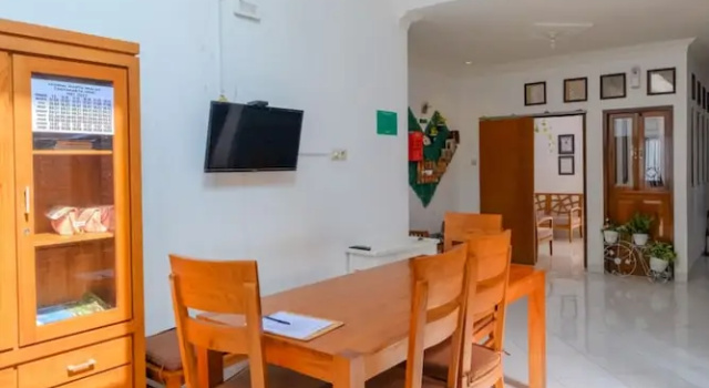 Семейный коттедж с 4 комнатами Homestay Jogja Dekat Masjid Jogokaryan by Simply Homy