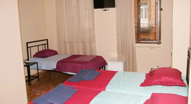 Трёхместный номер Standard с балконом Two Towers Guest House