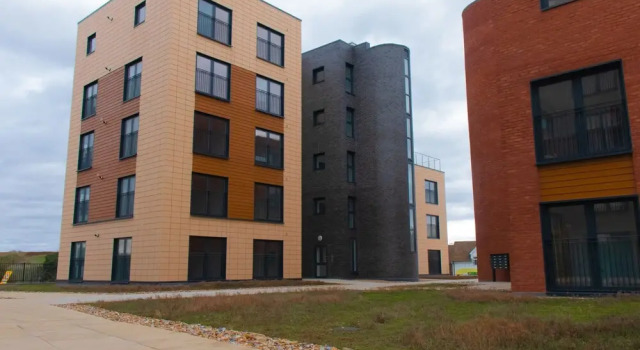 Livestay - 3 bed Apt With Balcony Near Heathrow