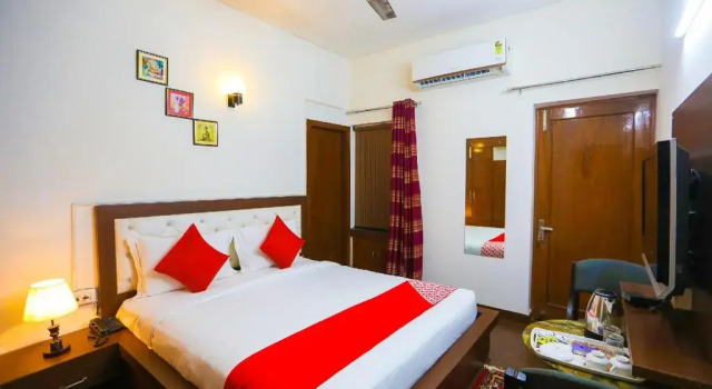 Golden Homestay, Забронировать Отель Сакет Нью-Дели, рядом с Сад пяти чувств