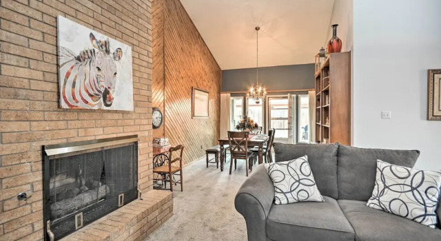 Lubbock Townhome w/ Grill Near TTU & Downtown!, Prenota Appartamento Hotel a Lubbock con parcheggio, Parcheggio