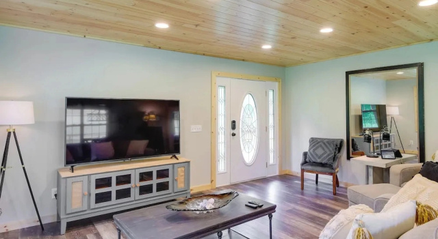 Expansive Smoky Mtn Retreat w/ Main & Guest Cabins, Забронировать Гостевой дом Гостевые дома Уэр Вэлли, Гостевой дом