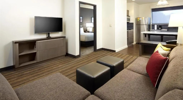 Четырёхместный люкс с кухней c 1 комнатой Hyatt House Pittsburgh Bloomfield Shadyside