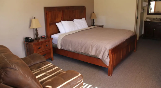 Двухместный номер Standard с видом на озеро Skyline Lodge