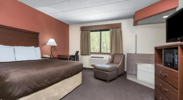 Люкс AmericInn by Wyndham Tofte Near Lake Superior