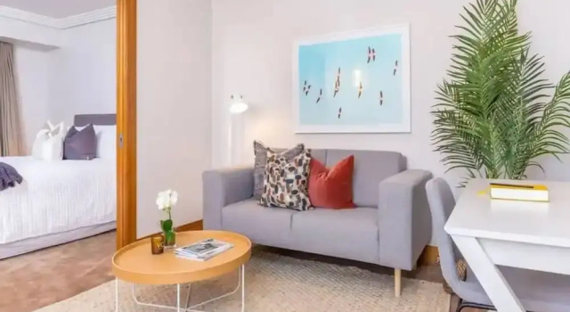 Cozy Central Apt. w/ Pool & Gym by Zodiak Stays, Забронировать Дом для отпуска Коттеджи Окленда, Коттедж