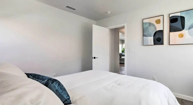 Charming San Diego Apartment - Walk to Bay!