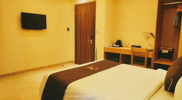 Номер Executive с балконом и с видом на озеро Azumaya Hotel Hai Phong
