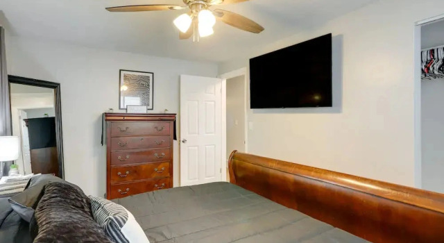 Pet-friendly Lorain Retreat w/ Fenced Yard!, Buchen Sie Ferienhaus Lorain Ohio