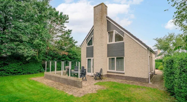 Коттедж Charming Villa With Sauna and South-facing Garden