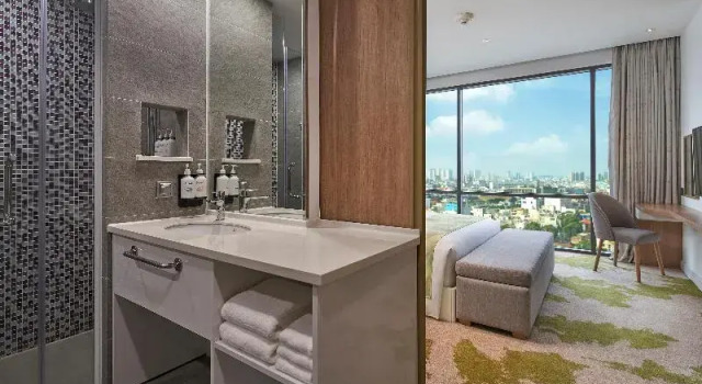Люкс с видом на город Holiday Inn & Suites Saigon Airport by IHG
