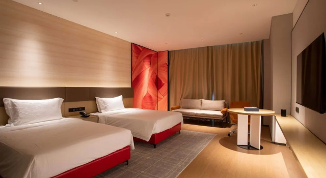 Четырёхместный номер Standard с панорамным видом Ramada By Wyndham Huzhou Wuxing