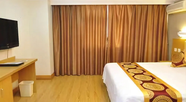 Jiahe Hotel, Rezerwuj Hotel Hotele w Kunming z parkingiem, Parking