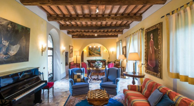 Villa Giuncheto, Book Villa Hotels in Crete Senesi with Parking, Parking
