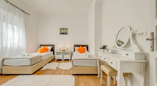 Happy Home - Rental Residence, Забронировать Дом для отпуска Виллы Сплита, Вилла