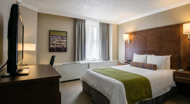 Номер Standard с видом на горы Best Western Ville-Marie Montreal Hotel & Suites