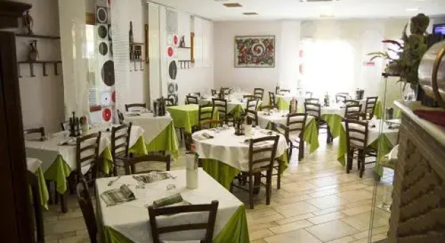 SPIEDO IMPERIALE - Locanda e Ristorante, Забронировать Отель Отели Котиньола с парковкой, Парковка