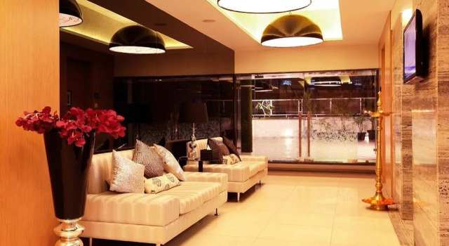 Mumbai Metro - The Executive Hotel