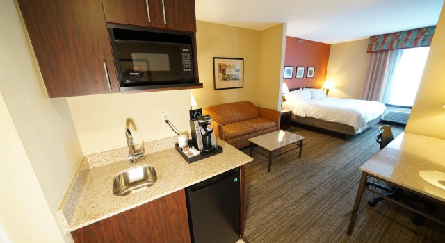 Полулюкс Holiday Inn Express Hotel & Suites Tampa-Oldsmar by IHG