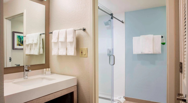 Четырёхместный номер Standard Courtyard by Marriott Fort Lauderdale Coral Springs