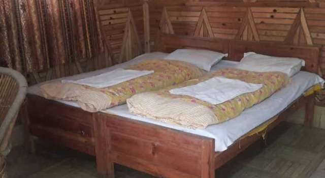 Hotel  Shantikunjh, Rezerwuj Hotel Hotele w Uttarakhand z basenem, Basen
