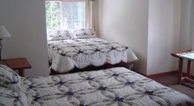 Strawberry Lodge, Đặt Khách sạn Upper Forni California