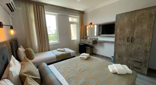 Seven City Hotel