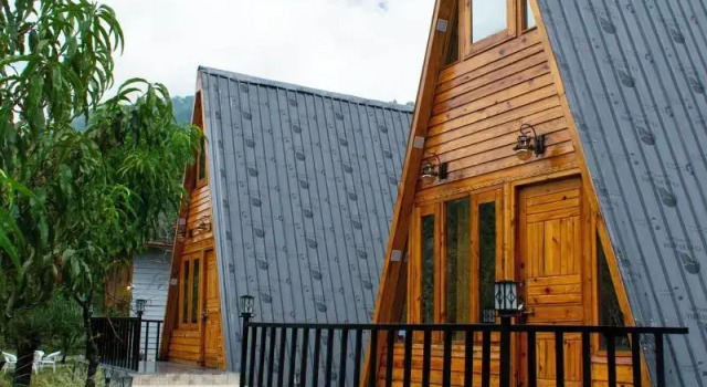 Cabana Riverside Resort - Kainchi Dham, Rezervovat Lázně / Resort Nainital Uttarakhand