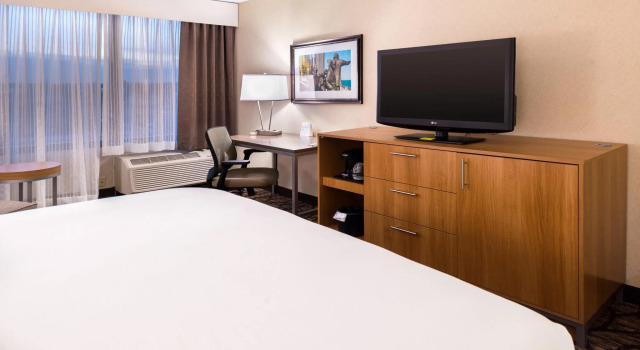 Двухместный номер Standard Holiday Inn Hotel & Suites Warren by IHG