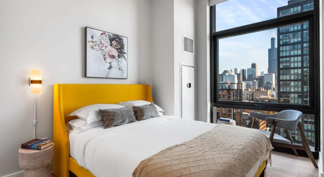 West Loop Charm Dining Nightlife Balcony, Book Lejlighed Chicago 