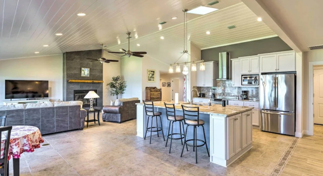Коттедж Waterfront Callaway Bayou Home w/ View & Boat Slip