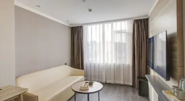 Люкс Business HanTing Hotel (Donggang Huanghai Dashichang)
