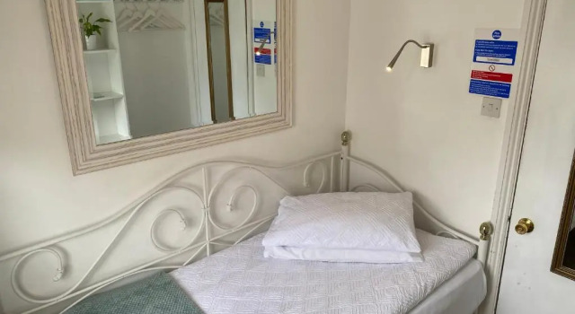 Standard- Enkelt værelse A & B Guest House