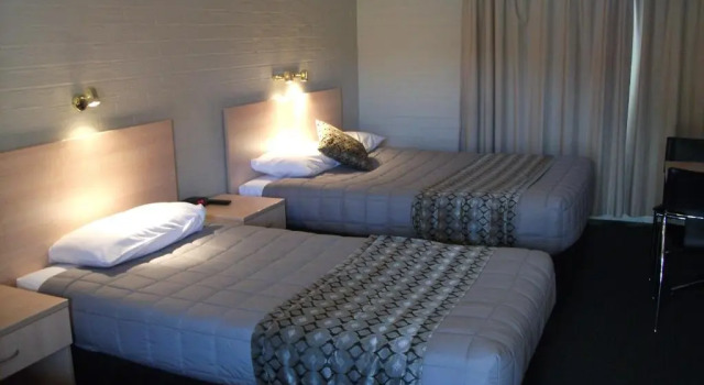 Семейный номер Deluxe Baybrook Motor Inn