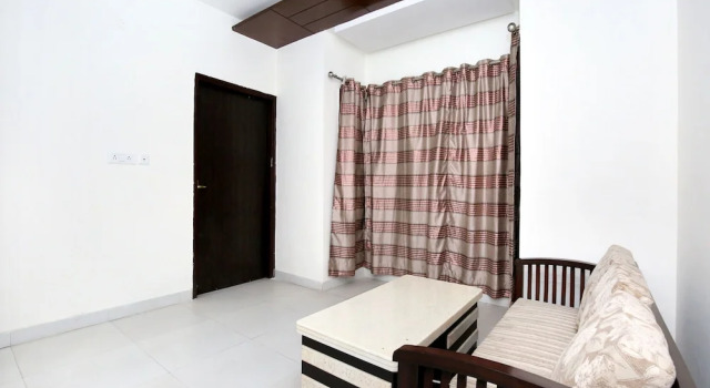 OYO 12188 Home Modern 2BHK Kalka Shimla Highway, Забронировать Отель Отели штата Химачал-Прадеш с парковкой, Парковка